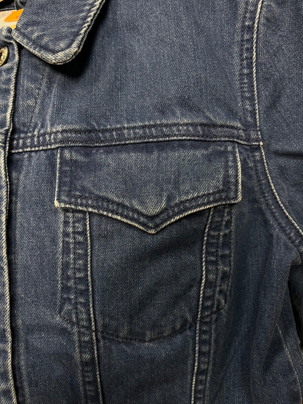 Geacă denim - Kings of Indigo realizata din 100% bumbac organic cu maneci evazate și franjuri