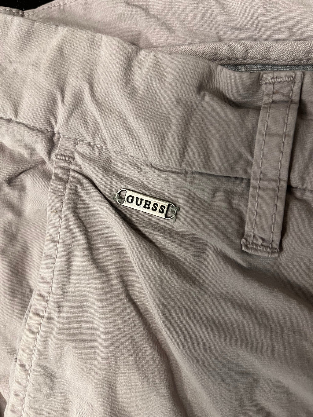 Pantaloni scurți Guess