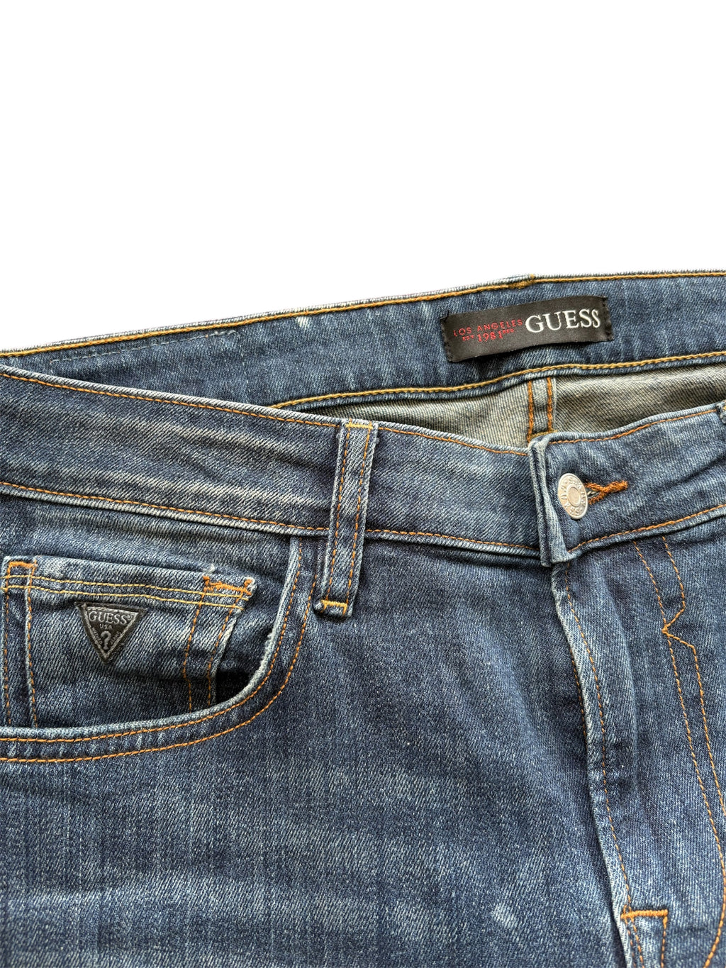 Blugi premium GUESS – denim modern cu vibe vintage