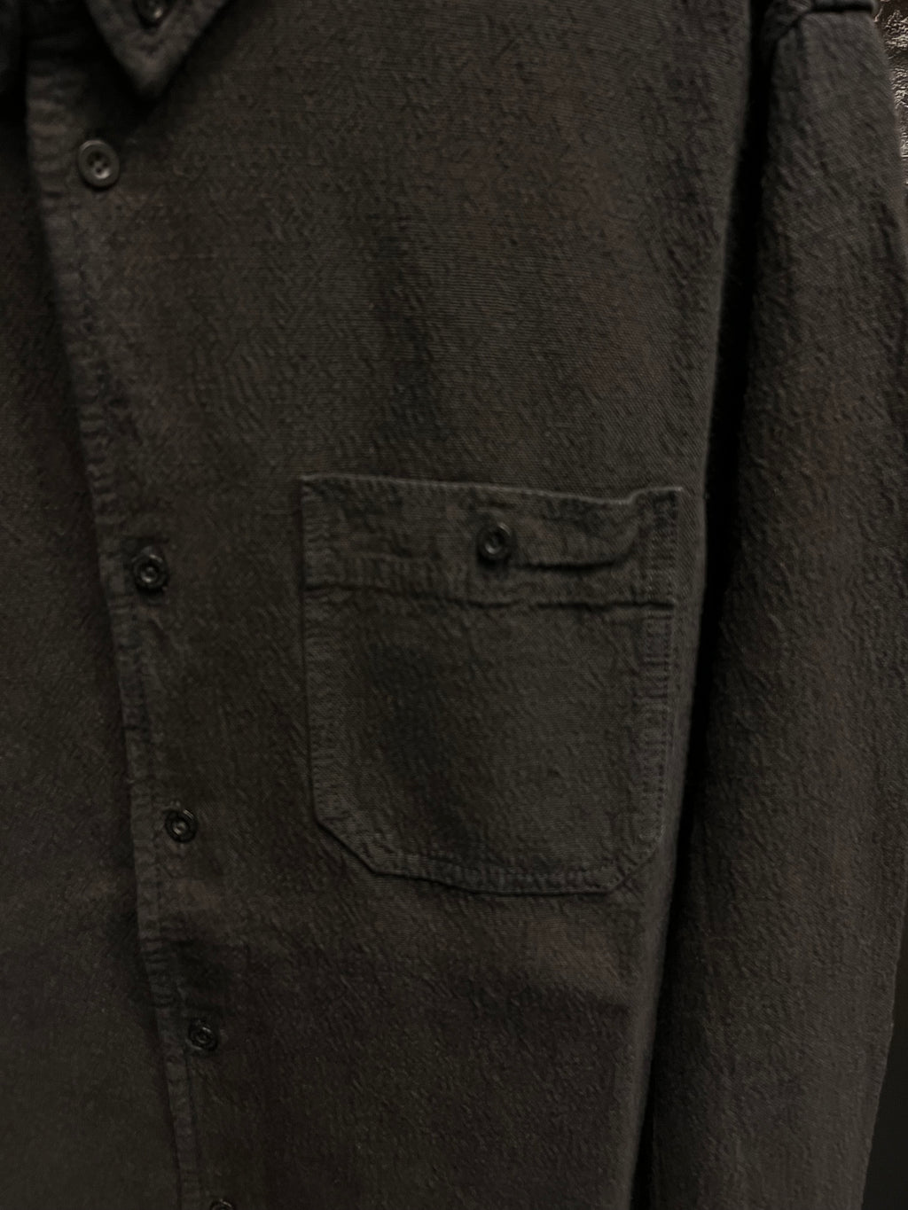 Cămașa neagra - Kings of Indigo realizată din 100% bumbac organic și materiale reciclate