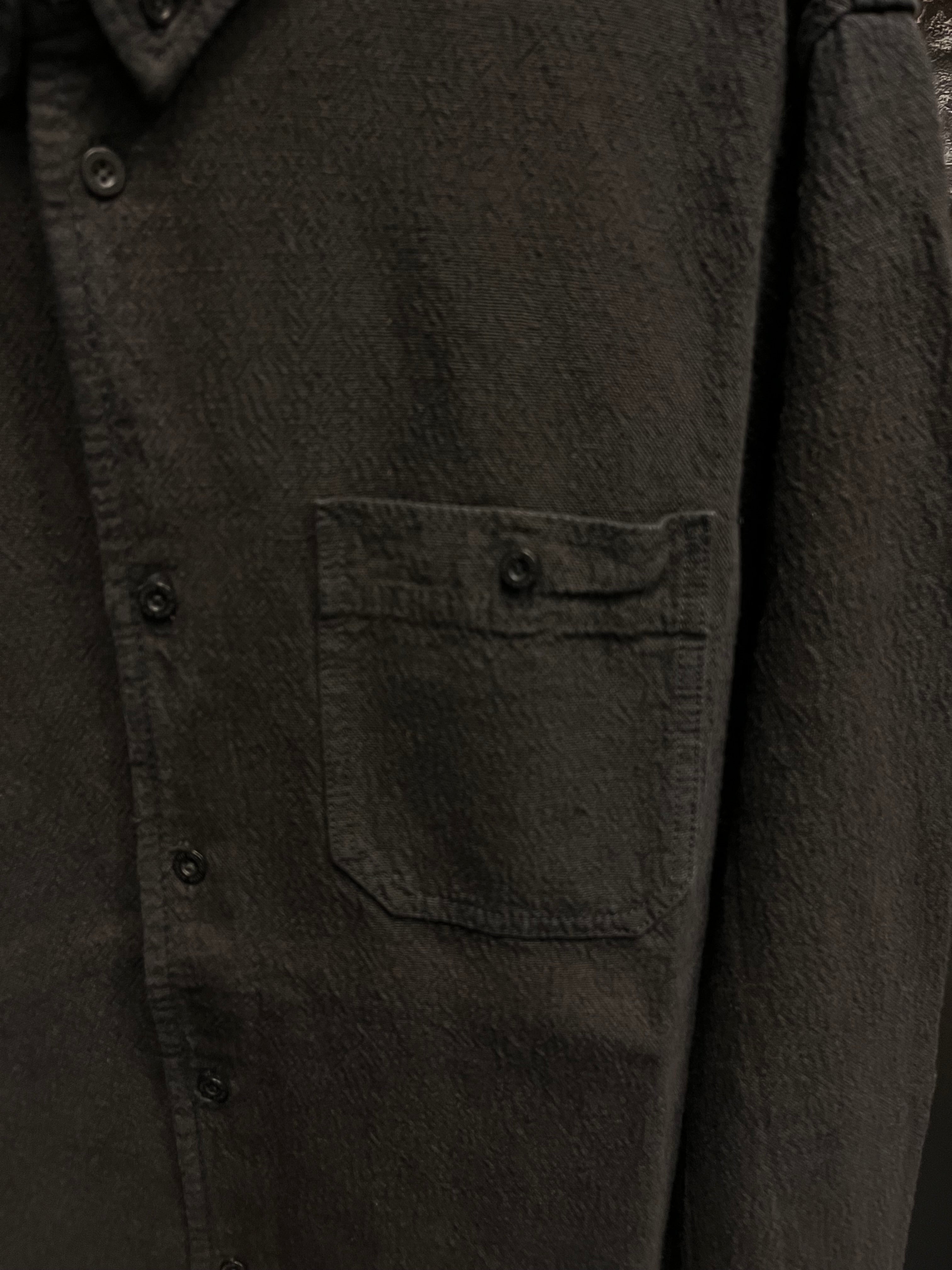 Cămașa neagra - Kings of Indigo realizată din 100% bumbac organic și materiale reciclate