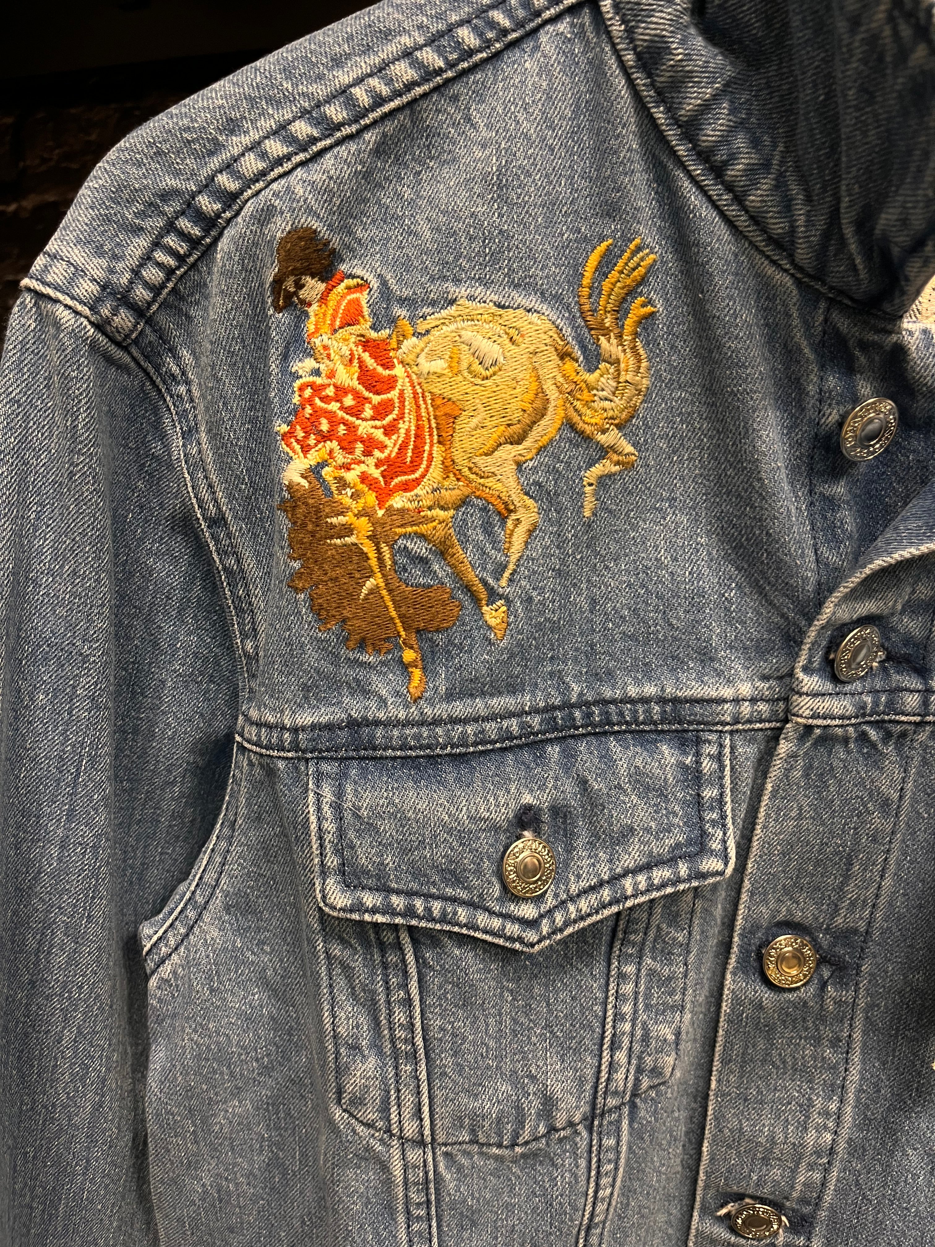 Geacă denim - Kings Of Indigo, realizată din 100% bumbac organic
