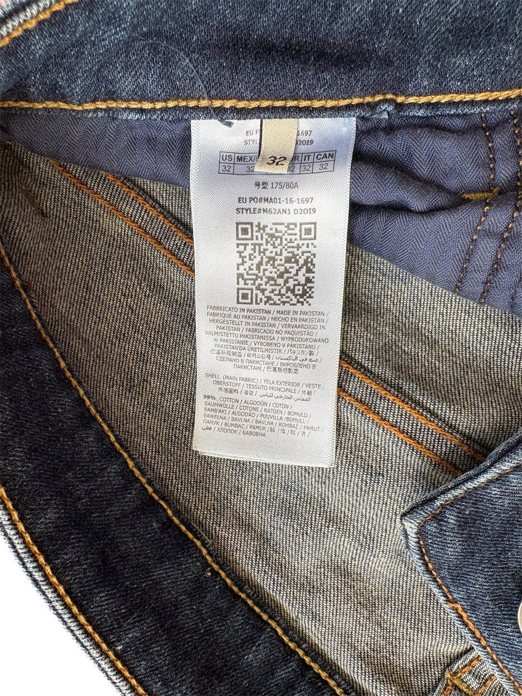 Blugi premium GUESS – denim modern cu vibe vintage
