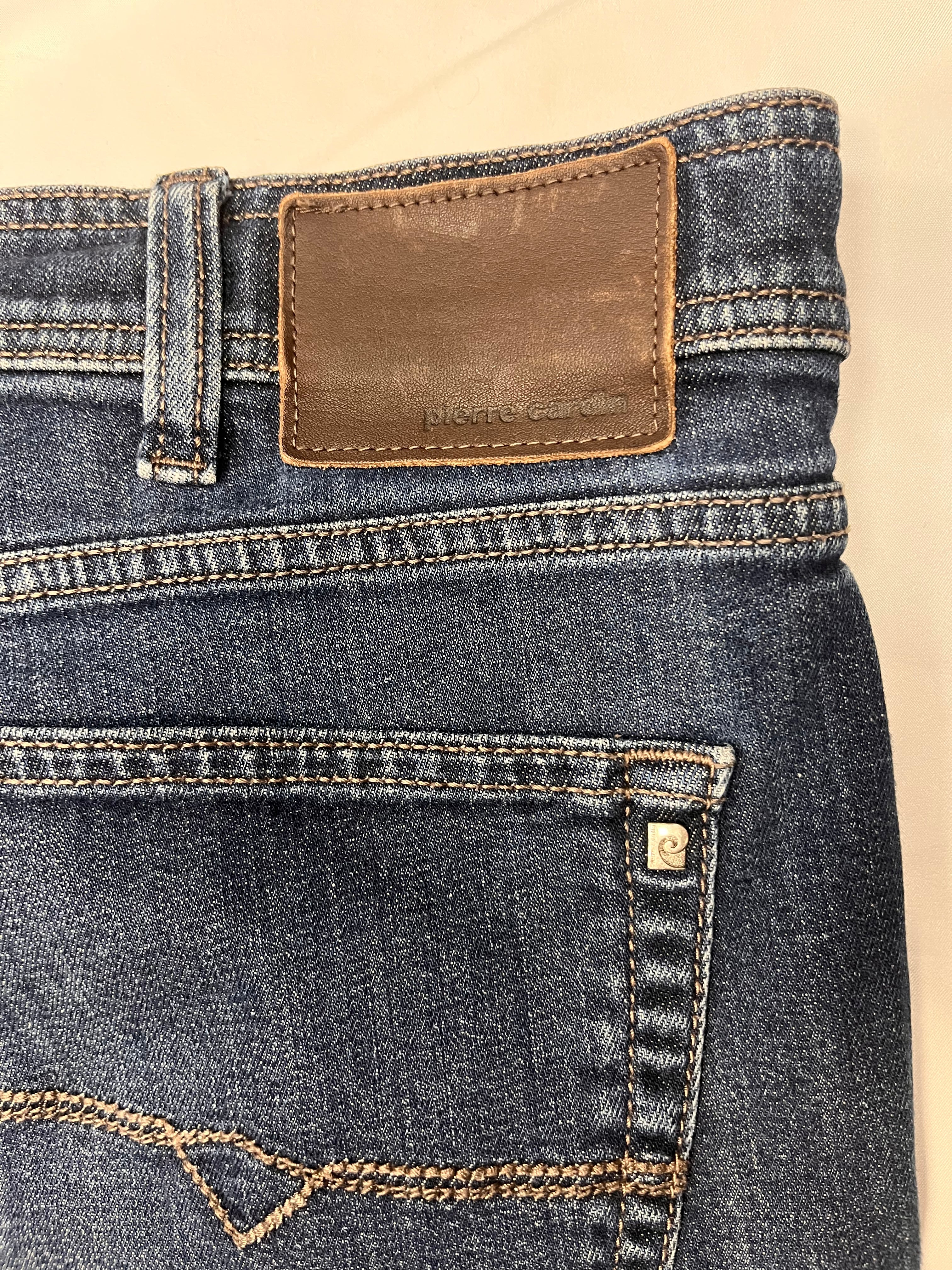 Pantaloni scurți Pierre Cardin