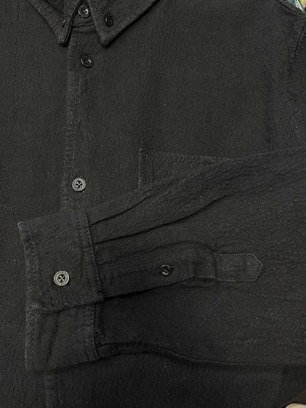 Cămașa neagra - Kings of Indigo realizată din 100% bumbac organic și materiale reciclate
