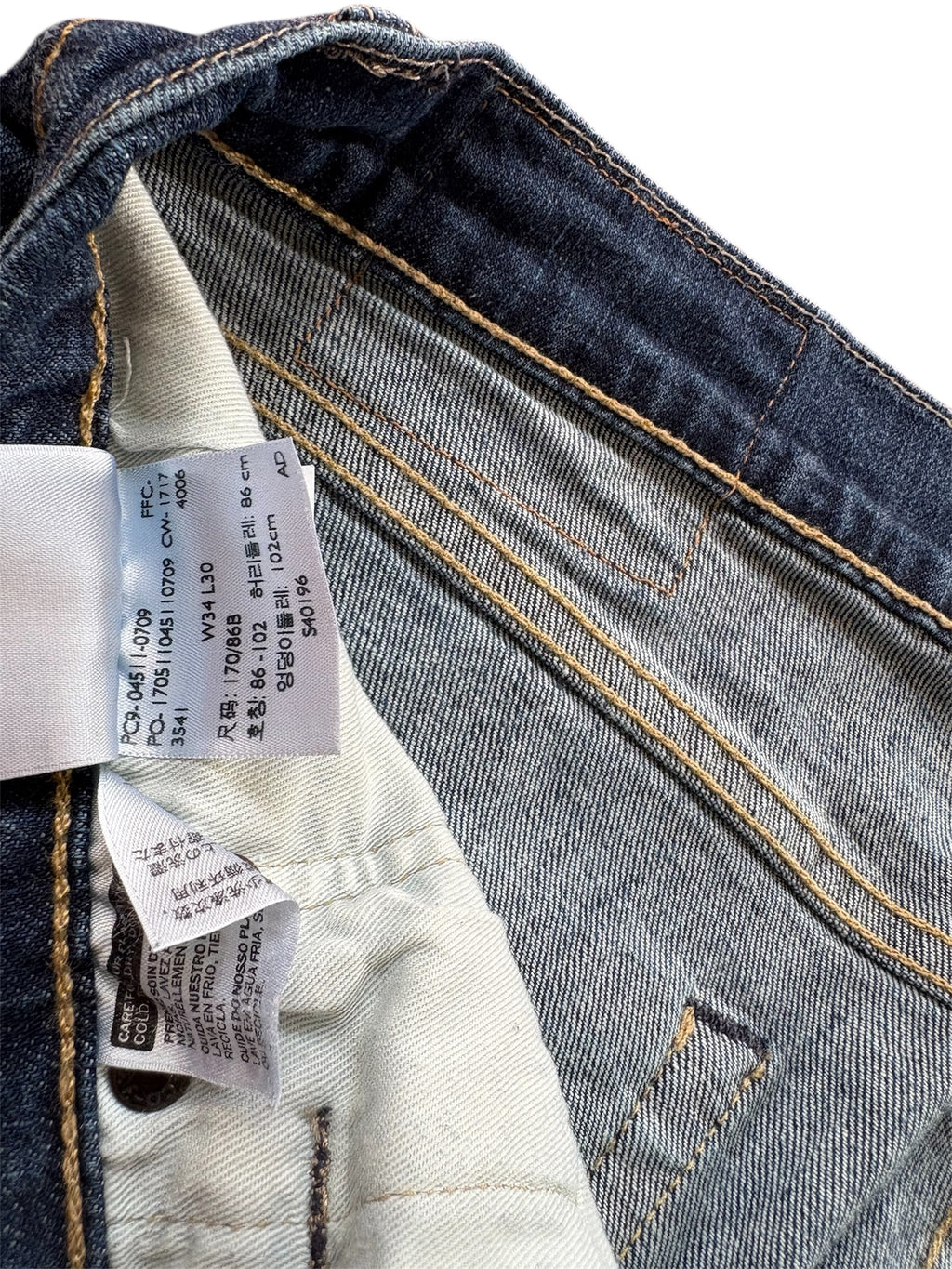 Blugi premium Levi’s – denim autentic, stil clasic reinterpretat