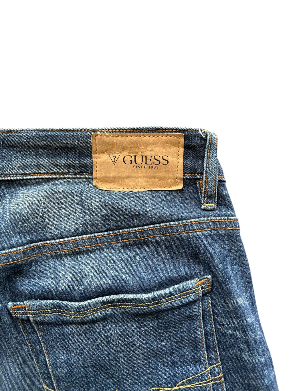 Blugi premium GUESS – denim modern cu vibe vintage
