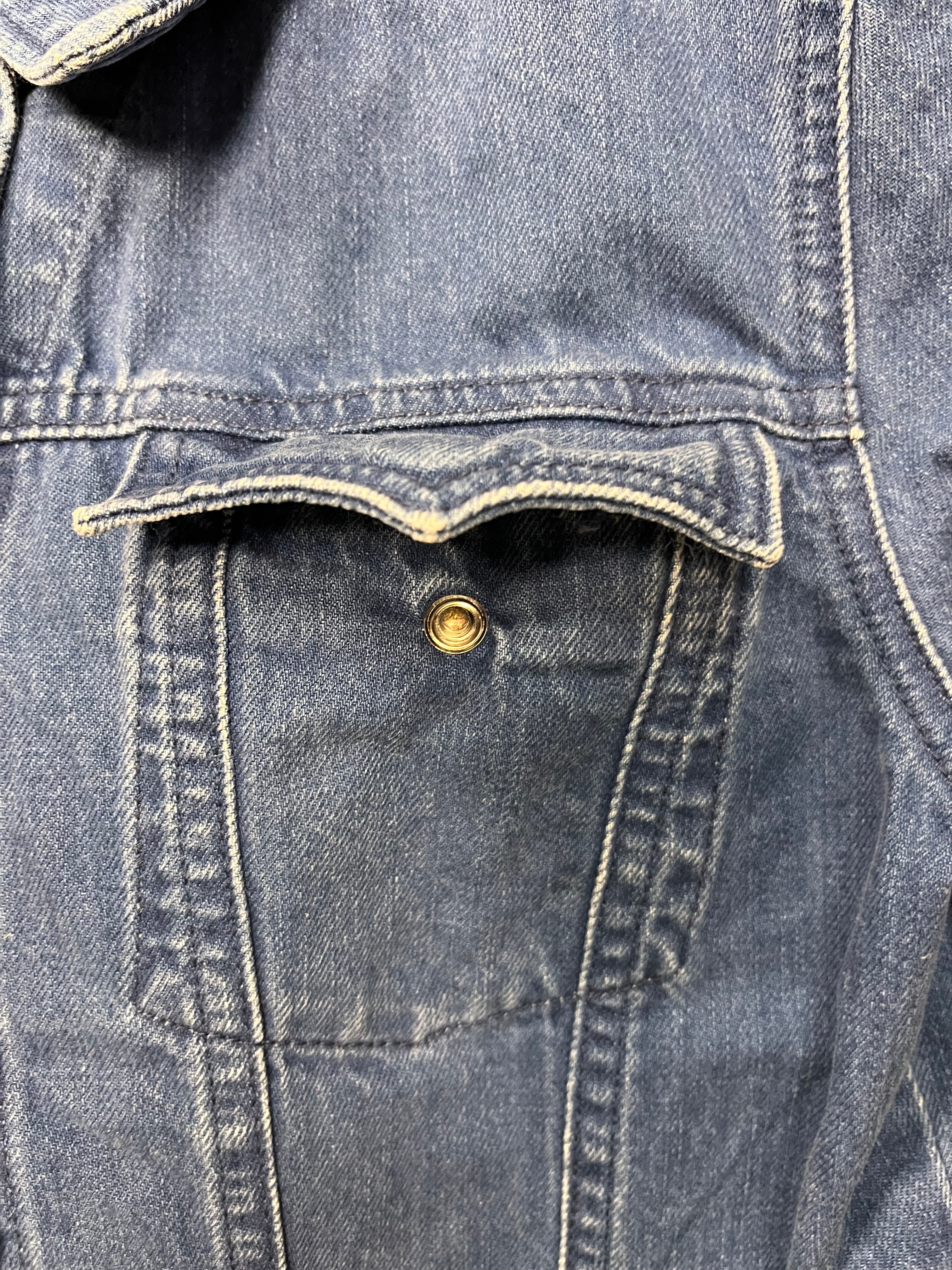 Geacă denim - Kings of Indigo realizata din 100% bumbac organic cu maneci evazate și franjuri